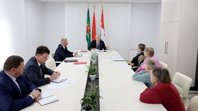 Сергеенко провел личный прием граждан в Шарковщине