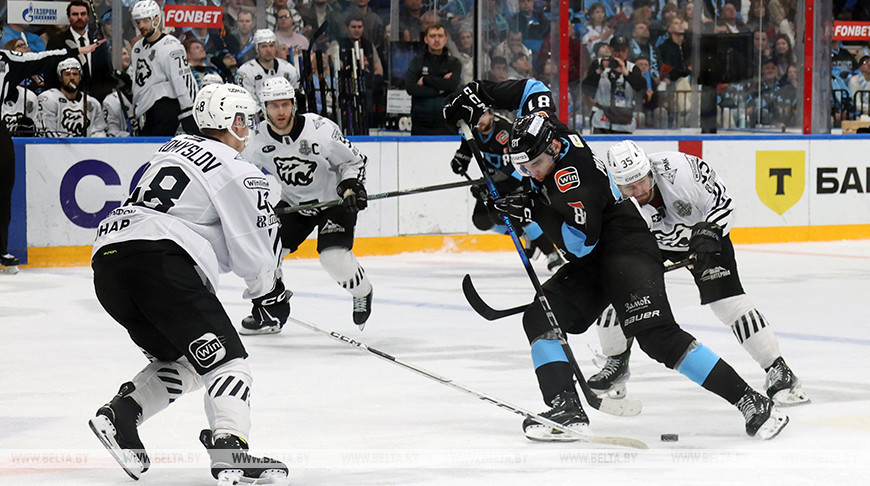 Минские динамовцы дома проиграли "Трактору" в четвертом матче серии