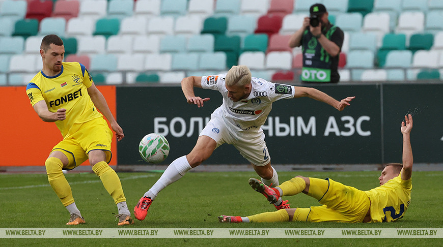 Минское "Динамо" победило БАТЭ в центральном матче 5-го тура чемпионата Беларуси