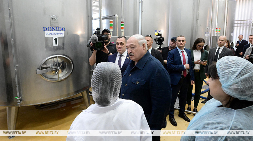 Лукашенко посетил производство сыров и пекарню в Копыси  