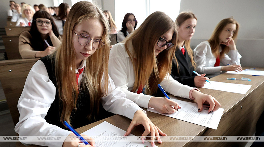 Исторический "Диктант Победы" прошел в Беларуси