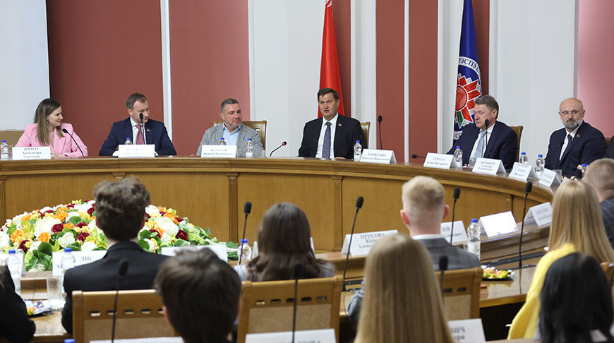 Рыженков встретился со студентами - финалистами конкурса эссе-работ "Хочу быть дипломатом"