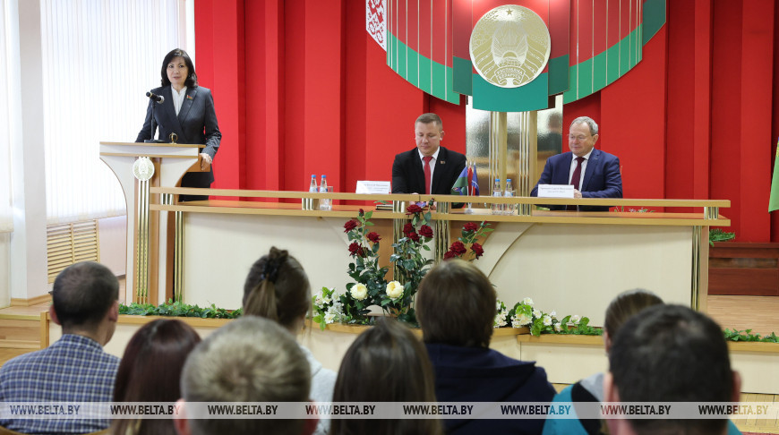 Единство, будущее малых городов. Кочанова пообщалась с работниками ОАО "Инвет"