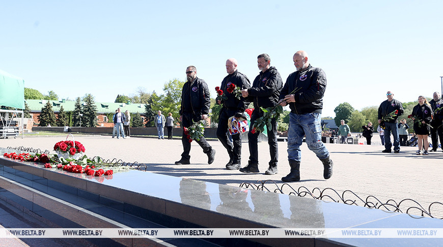 "Мы помним и благодарны". Мотоциклисты из Словакии и других стран ЕС посетили Брестскую крепость