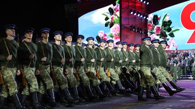 Генеральная репетиция военного парада прошла у стелы "Минск - город-герой"