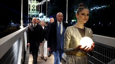 Самый длинный в Беларуси подвесной пешеходный мост открыли в Мостах после реконструкции