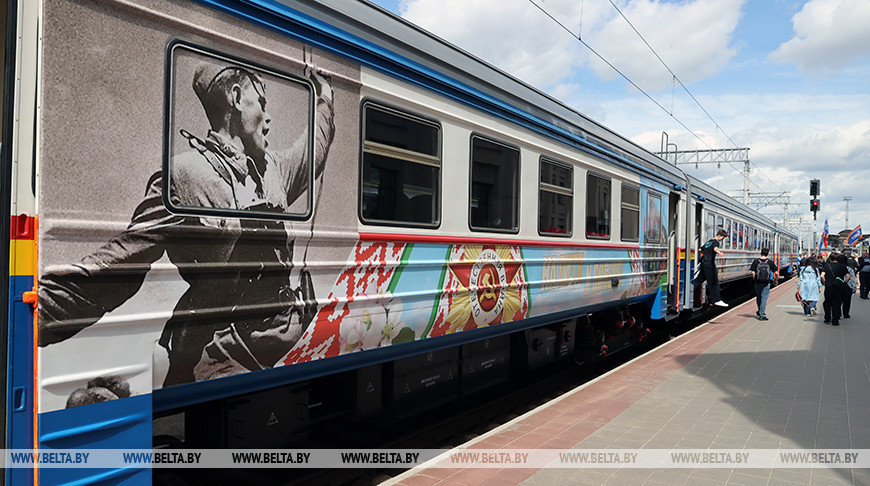 Час исторического пути. В Гомеле запустили брендированный дизель-поезд "На пути к Победе!"