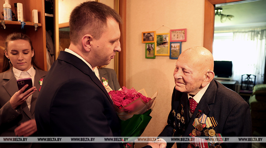В Минске поздравили защитника Сталинграда Ивана Назаренко