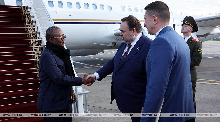 Президент Гвинеи-Бисау Умару Сисоку Эмбало прибыл с визитом в Беларусь