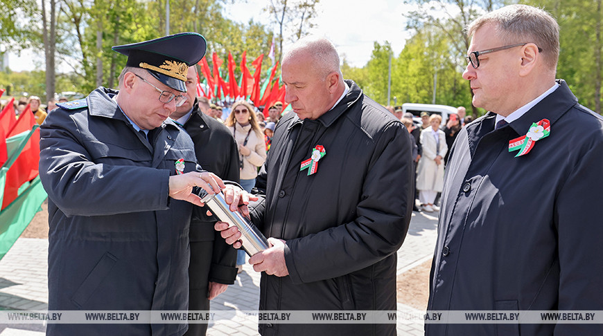 В Гродно на территории мемориала "Шталаг-324" установили памятный знак "Древо жизни"