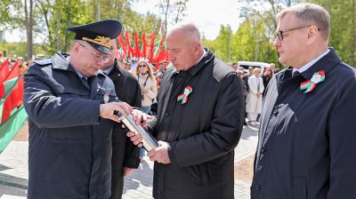 В Гродно на территории мемориала "Шталаг-324" установили памятный знак "Древо жизни"