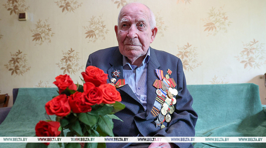 "После нас вам страну беречь". В Витебске 101-летний ветеран принимал поздравления с Днем Победы "После нас вам страну беречь". В Витебске 101-летний ветеран принимал поздравления с Днем Победы