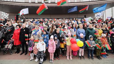 В Минске прошел флешмоб "Споем гимн вместе"