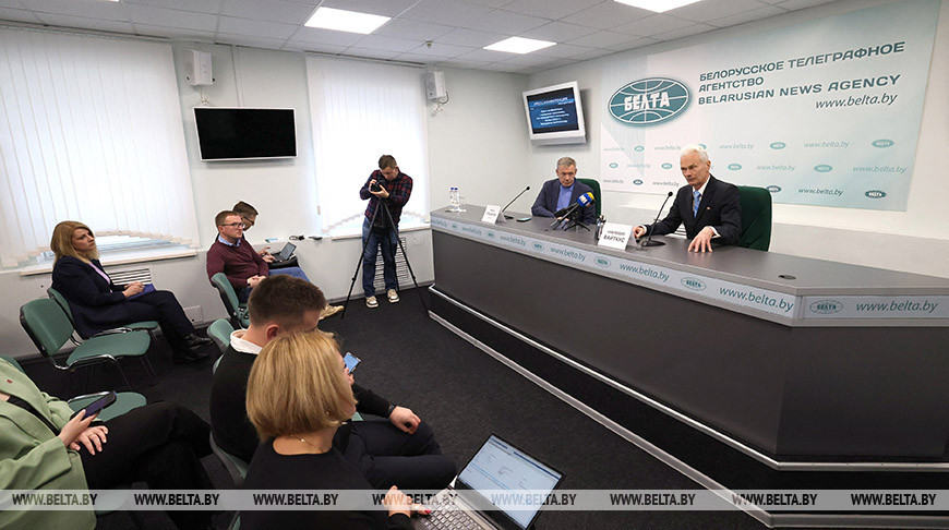 Литовский политик о поддержке беглых Вильнюсом: мы не должны вмешиваться во внутренние дела других стран Литовский политик о поддержке беглых Вильнюсом: мы не должны вмешиваться во внутренние дела других стран