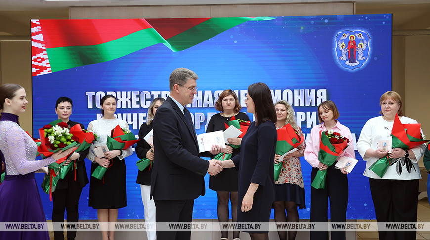 Кухарев вручил ордена Матери многодетным женщинам Минска