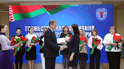 Кухарев вручил ордена Матери многодетным женщинам Минска