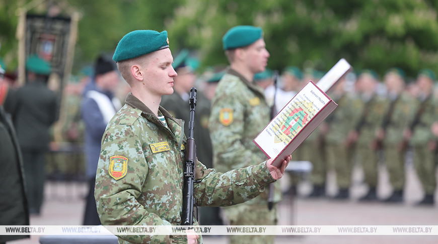 Более 200 новобранцев Гродненской пограничной группы приняли военную присягу Более 200 новобранцев Гродненской пограничной группы приняли военную присягу