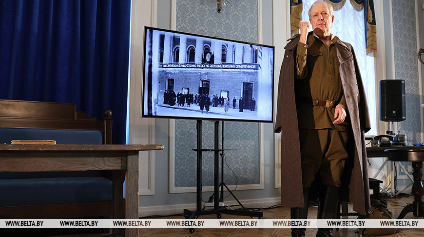 Моноспектакль "Блокадный дневник Александринки" представили в Купаловском театре