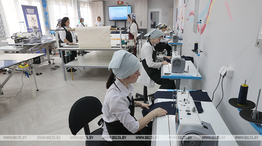 Обновленный центр компетенций открыли в колледже бытового обслуживания в Гомеле