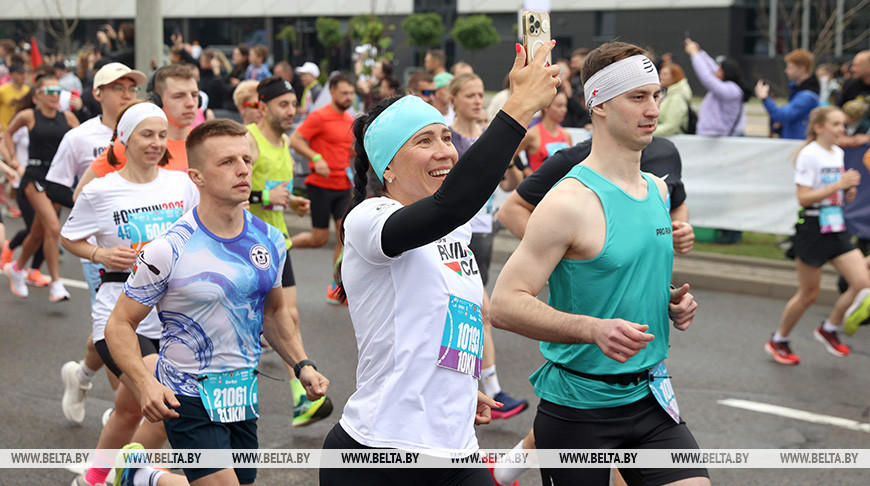 Около 1800 участников из шести стран вышли на старт полумарафона One Run в Минске