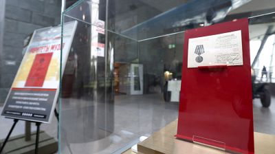 Уникальное удостоверение к медали представлено на выставке в Музее истории ВОВ