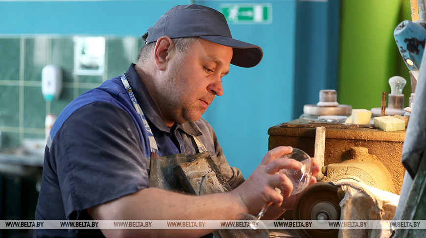 Более 20 лет посвятил стекольному искусству "Человек года Гродненщины"