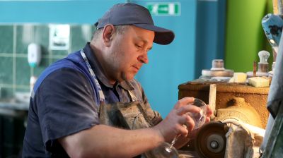 Более 20 лет посвятил стекольному искусству "Человек года Гродненщины"