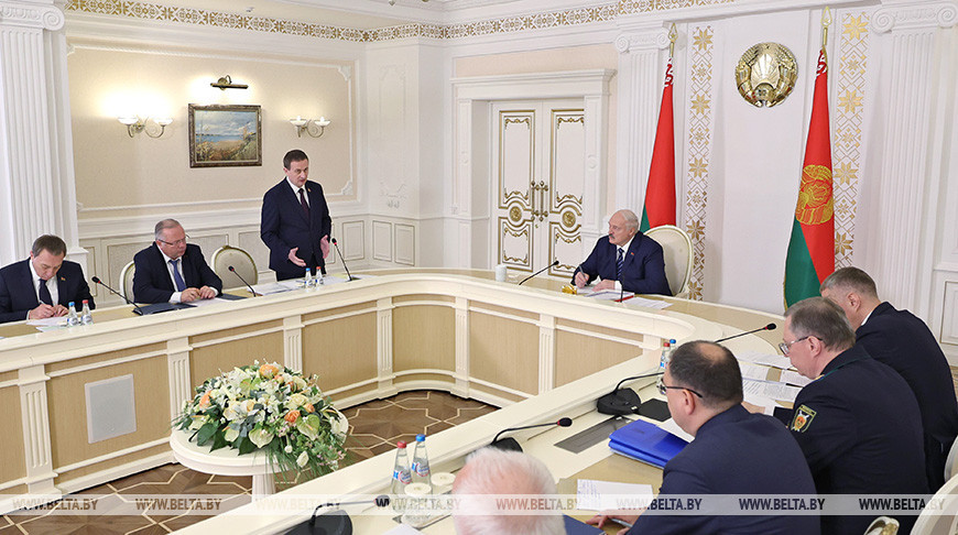 Лукашенко провел совещание с руководством Совмина