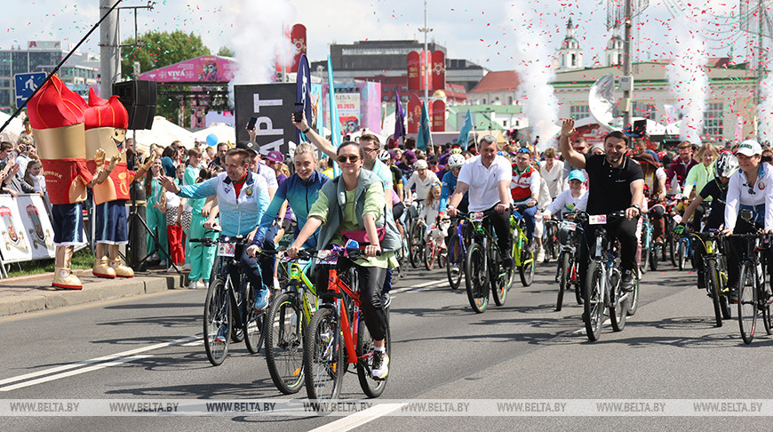 "Viva Ровар". Минчане и гости столицы погрузились в атмосферу велокарнавала
