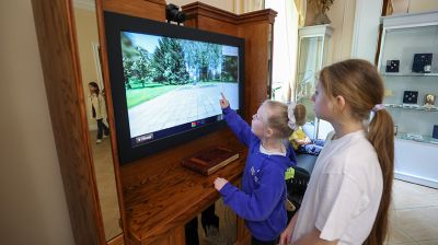 Музеи, квесты и кино. Чем увлекает детей пришкольный лагерь в столичной гимназии №24