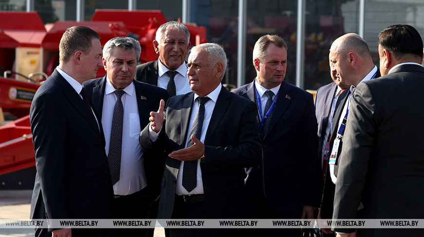 Премьер-министр Беларуси ознакомился с производством АОЗТ "Агротехсервис" в Душанбе