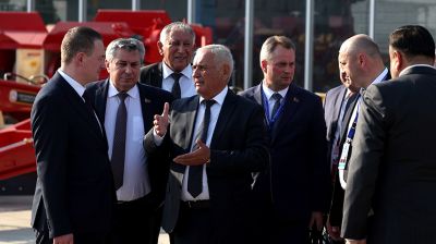 Премьер-министр Беларуси ознакомился с производством АОЗТ "Агротехсервис" в Душанбе