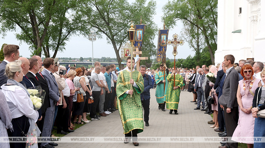 День памяти Преподобной Евфросинии Полоцкой. Тысячи верующих объединил Крестный ход
