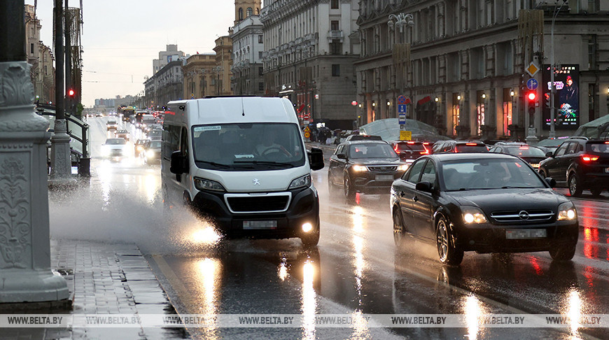 На Беларусь обрушилась стихия - сильный ливень и ветер