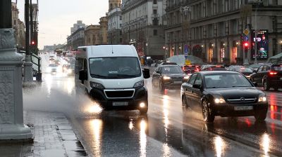 На Беларусь обрушилась стихия - сильный ливень и ветер