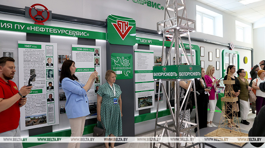 Участники медиафорума посетили предприятия в Гомельской области