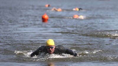 Первый в сезоне заплыв на открытой воде прошел на озере Юбилейном в честь 897-летия Гродно