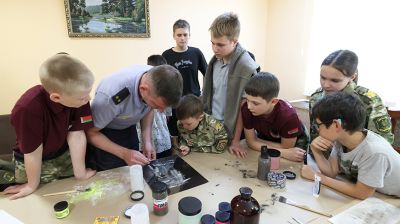 Узнать о работе судэксперта. Криминалистический квест для ребят провели в войсковой части 3214