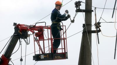 В Гомельском районе ведутся работы по восстановлению энергоснабжения после сильного ветра