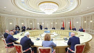 Лукашенко встретился с губернатором Калининградской области России