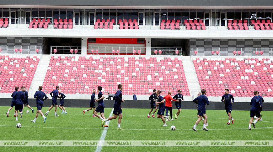 Белорусы и россияне провели тренировки на Национальном футбольном стадионе