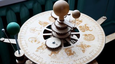 Белорусский мастер создает уникальные часовые механизмы из дерева