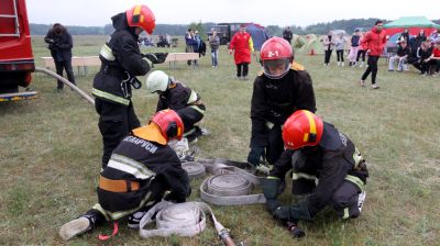 Палатки, боевое развертывание и медицина. Как проходит полевой слет юных спасателей-пожарных в Гродно