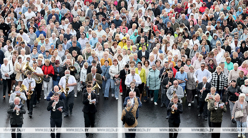 Крестный ход в честь праздника Божьего Тела прошел по улицам Гродно