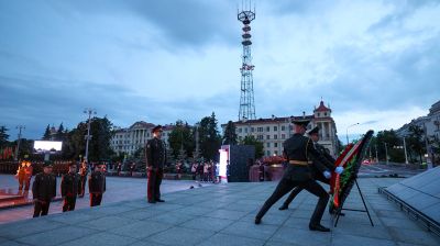 В Минске цветы и венки к монументу Победы возложили представители ГПК 