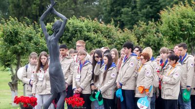 Ребята из "Поезда Памяти" побывали на мемориале детям-жертвам войны