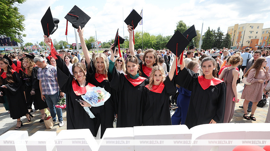 Более 580 выпускников ГрГМУ получили дипломы