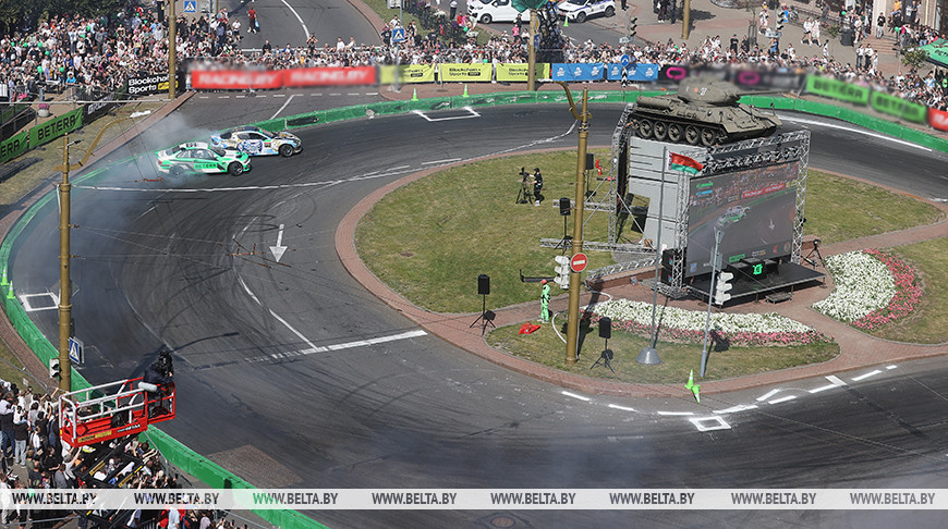 Адреналин, рев моторов в центре города. Соревнования по дрифтингу прошли Гродно