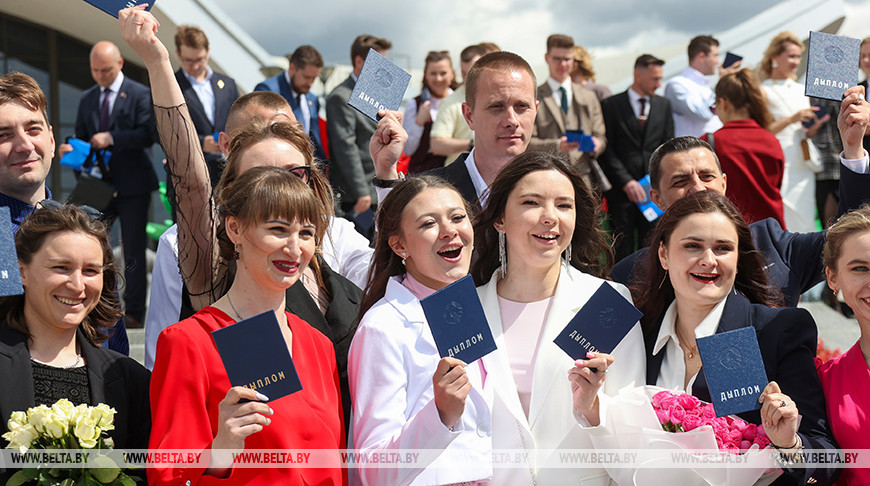 "При Президенте Республики Беларусь" - 30 лет. Академия управления отмечает важную веху своей истории 