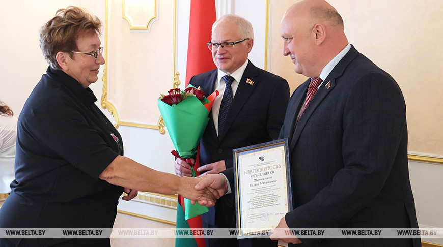 Внушительный стаж. Областной профсоюз чествовал представителей трудовых династий из Витебска